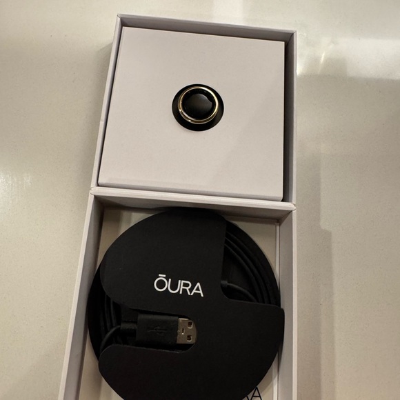 Oura Gold Horizon Gen 3 - Picture 9 of 12